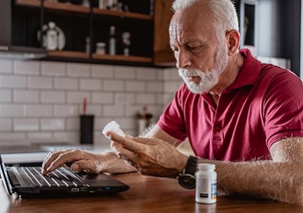 Veteran refilling his prescription on My HealtheVet 