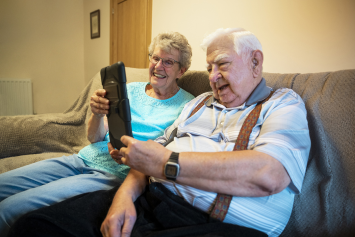 A Veteran with hearing aids gets support through telehealth 