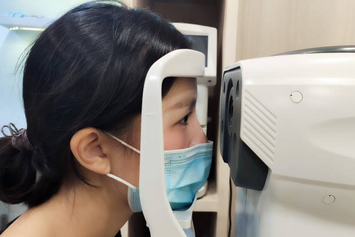 A Veteran getting an eye exam